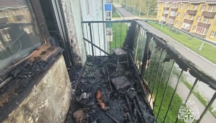 В Свирске случился пожар на балконе из-за окурка, брошенного сверху