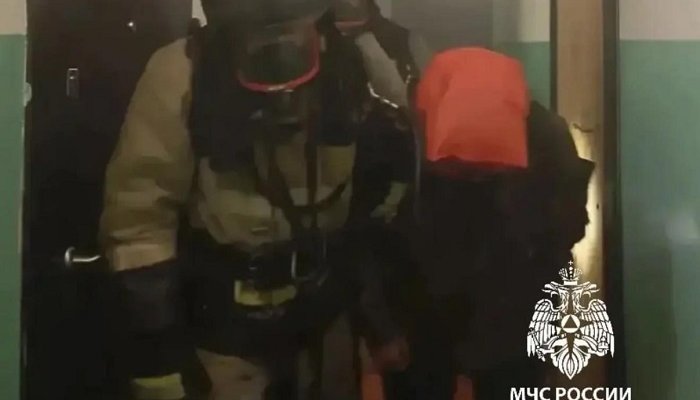 В Братске из горящей квартиры спасли троих жильцов