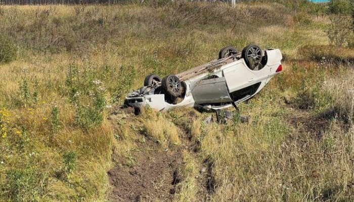 В Хомутово 18-летняя девушка погибла в результате ДТП с перевернувшейся иномаркой (Видео)