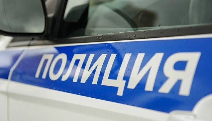 На линейке в Канске школьница напала на учителя