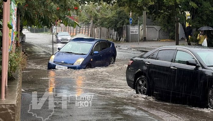 Сильный дождь затопил улицы Иркутска 3 сентября