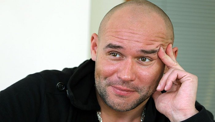 Максим Аверин покажет в Иркутске моноспектакль «Расправь крылья»