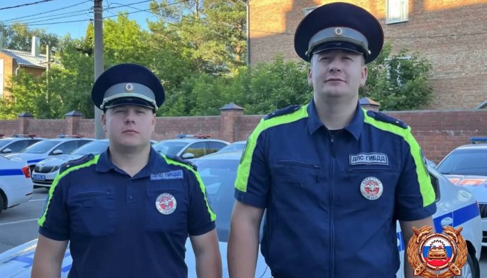 В Иркутске инспекторы ДПС помогли беременной женщине добраться до перинатального центра