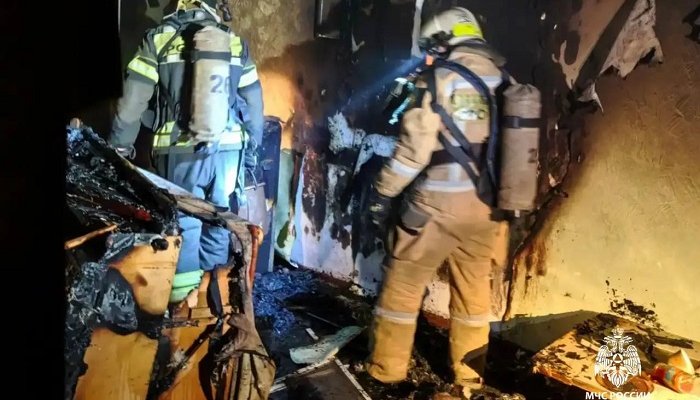 Ночной пожар на Пихтовой: в Братске спасли двух человек