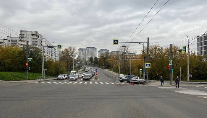 В Иркутске на Академической произошло массовое ДТП (Видео)
