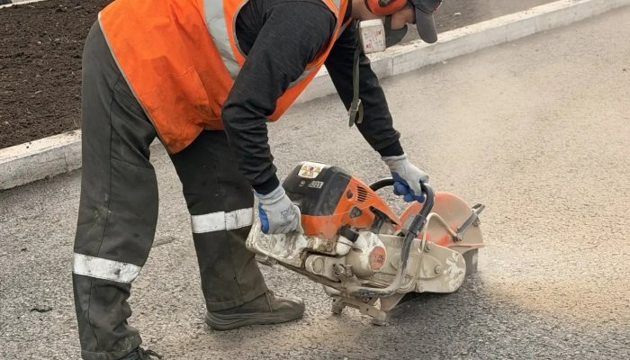 В Иркутске оценивают качество нового асфальтобетонного покрытия на Байкальской