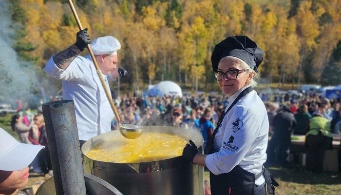 В Листвянке сварили 586 литров ухи, побив рекорд России
