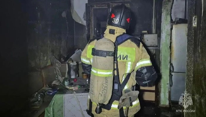 Пожар в Усть-Куте: из огня спасли младенца и ещё десять жильцов