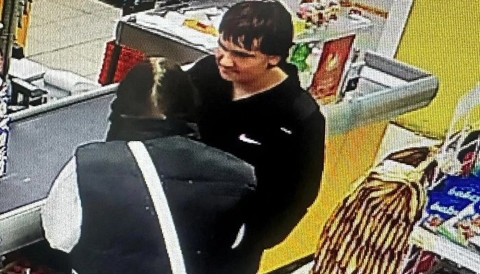 В Иркутске разыскивают двух девушек, потративших деньги с чужой карты