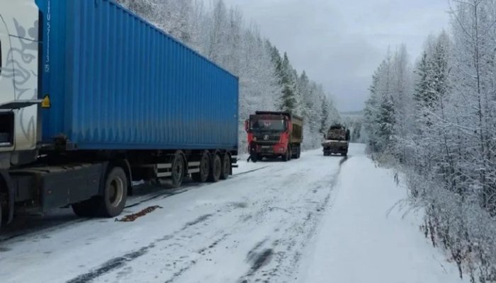 В Усть-Илимском районе Иркутской области ограничили движение большегрузов и автобусов из-за снегопада
