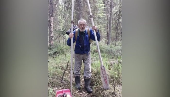 В Братске полиция устанавливает личность пожилого мужчины, найденного в лесу