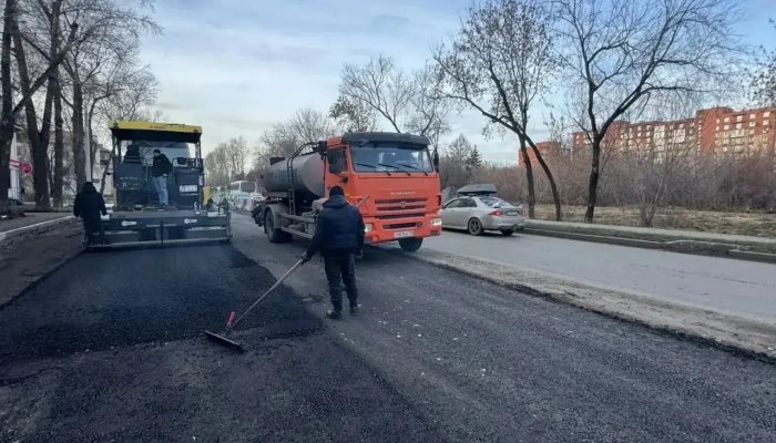 В Иркутске продолжается ремонт дорог на трех улицах