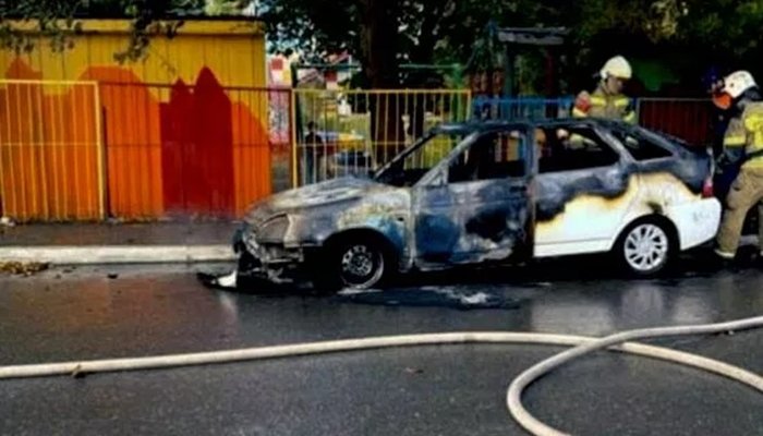 В Дагестане девочка спасла ребенка из горящей машины