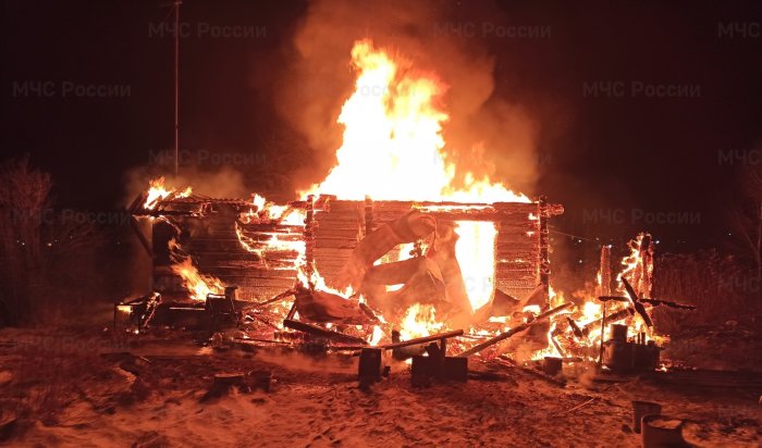 В новогоднюю ночь два человека погибли на пожаре в Братске
