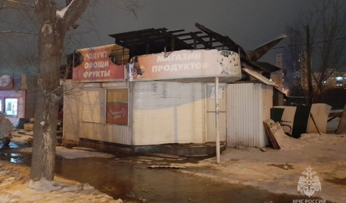 В Иркутске на Академической сгорел торговый павильон