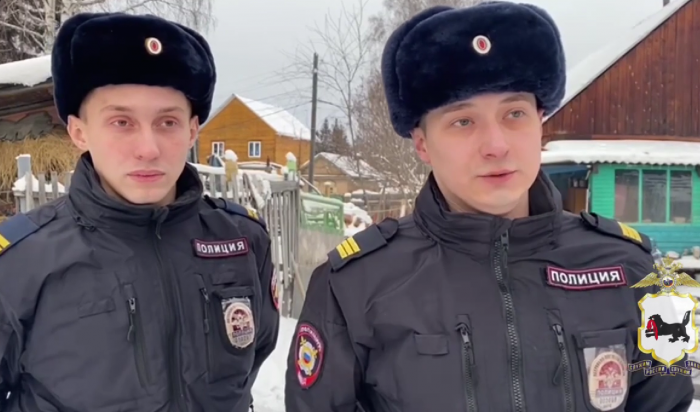 В Шелеховском районе полицейские спасли людей на пожаре
