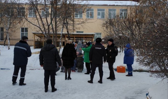 В иркутском детском саду эвакуировали детей из-за замыкания светильника