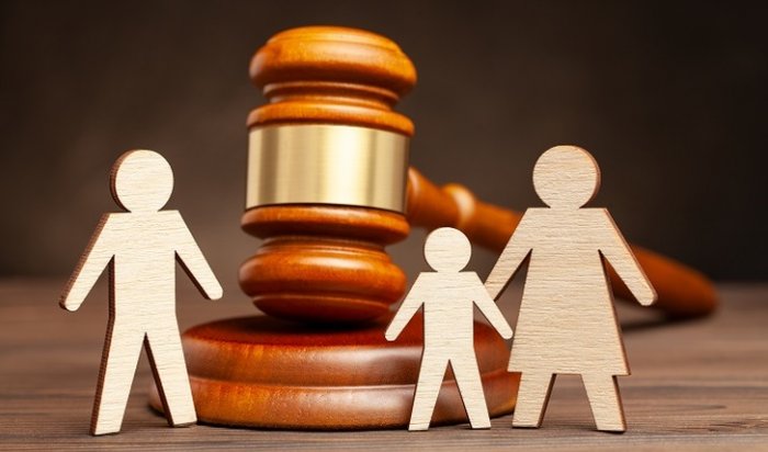 Житель Чуны много лет платил алименты неродной дочери