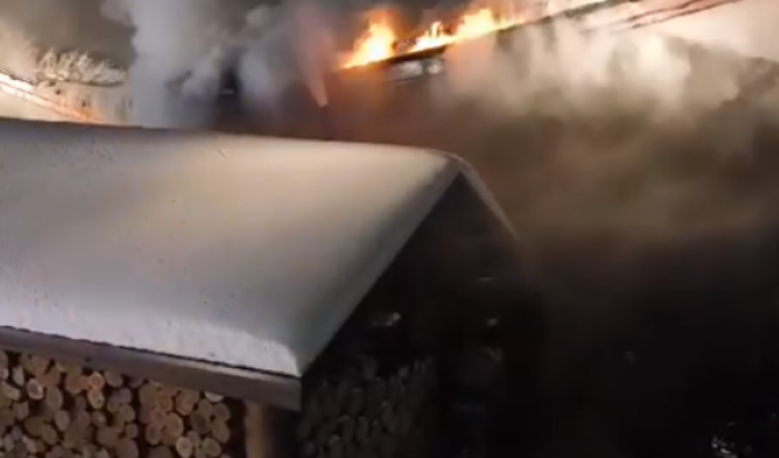 На территории «Бурдугуза» горит банный комплекс (Видео)