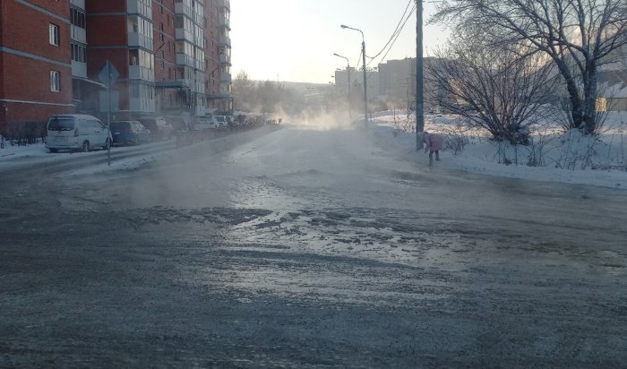 Коммунальная авария произошла возле ледового дворца «Байкал» в Иркутске