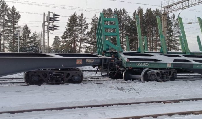 Три вагона сошли с рельсов в Братском районе