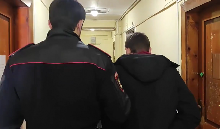 В Приангарье за грабеж задержали троих парней