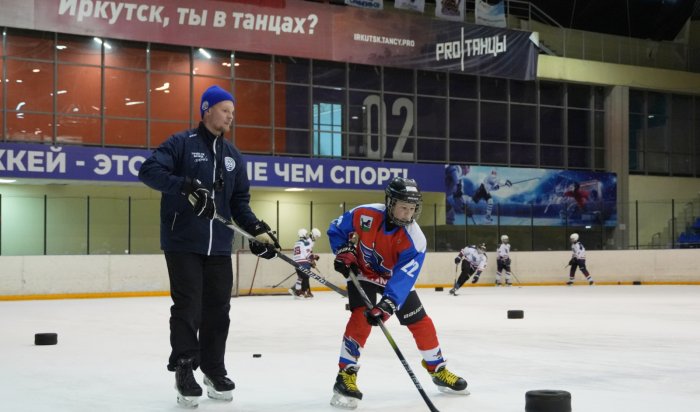 Известные спортсмены провели мастер-классы для юных хоккеистов в Иркутске
