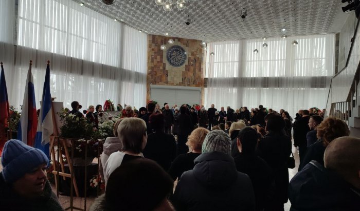 Жители Саянска попрощались со своим мэром Олегом Боровским