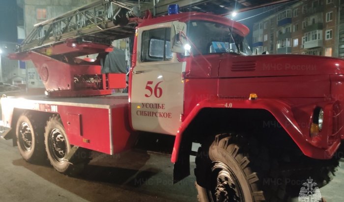 Девять человек спасли на пожаре в Усолье-Сибирском