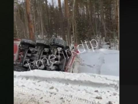 Бензовоз перевернулся в кювет в Жигаловском районе