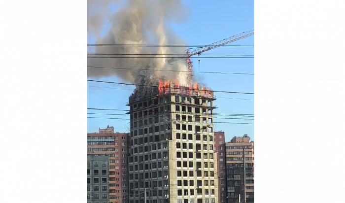 В Иркутске загорелось строящееся здание (Видео)