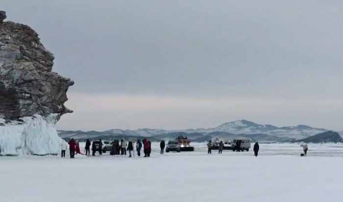 Очередной автомобиль провалился под лед на Малом Море