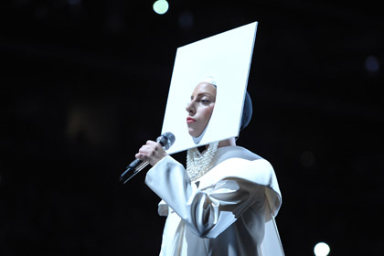 Леди Гага споет в космосе