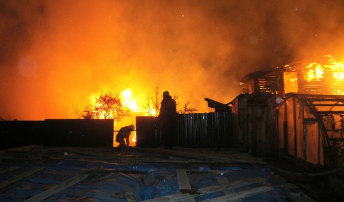 В Иркутске горели три дома в Куйбышевском районе