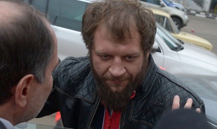 Александр Емельяненко попал в ДТП и снес фонарный столб в Тамбове