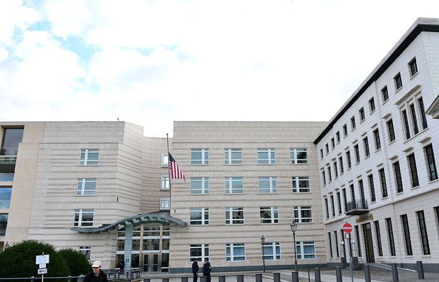 Германия потребовала от представителя спецслужб США при посольстве покинуть страну из-за шпионского скандала