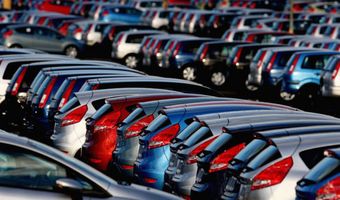 Продажи новых автомобилей в России сократились на 25,8