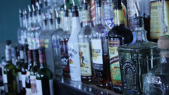 В Госдуме предложили убрать алкоголь с витрин российских магазинов