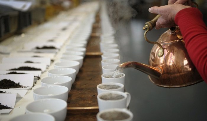 Поставщики на 30% повышают цены на чай, кофе и алкогол