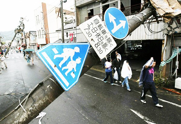 Один человек погиб, 52 получили ранения в результате смерча в Японии