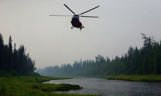Вертолет МИ-8 под Красноярском потерпел крушение, зацепившись за препятствие