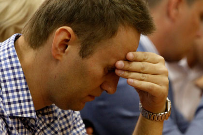 Навальный приговорен к пяти годам лишения свобод