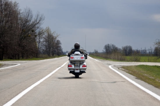 Скоростной режим для мотоциклов и автомобилей предложили уравнят