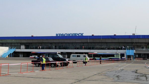 В Красноярском аэропорту идет эвакуация из-за сообщения о минировании