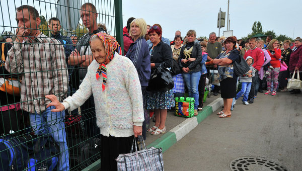 Украинские беженцы возвращаются из России на родин