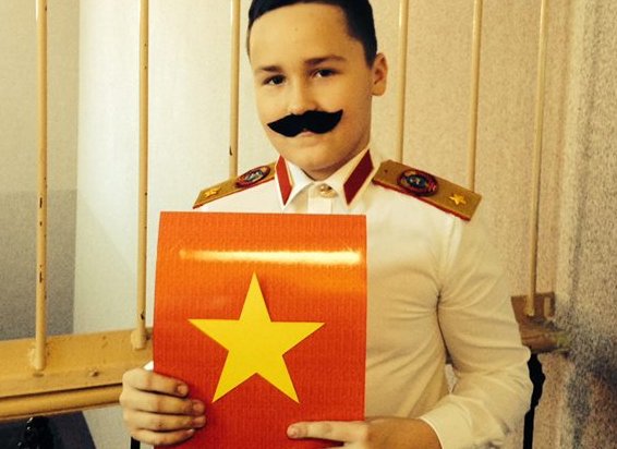 В Санкт-Петербурге школьник по ошибке оделся в костюм Иосифа Сталина вместо святого Иосифа