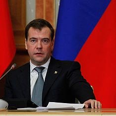 Медведева толкают на второй срок