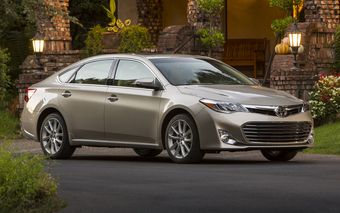 Toyota предложила заряжать телефоны в автомобилях без проводов