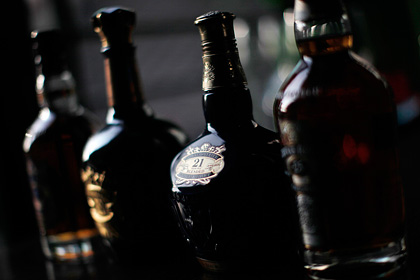 На шотландском заводе Chivas по ошибке вылили 18 тысяч литров виски