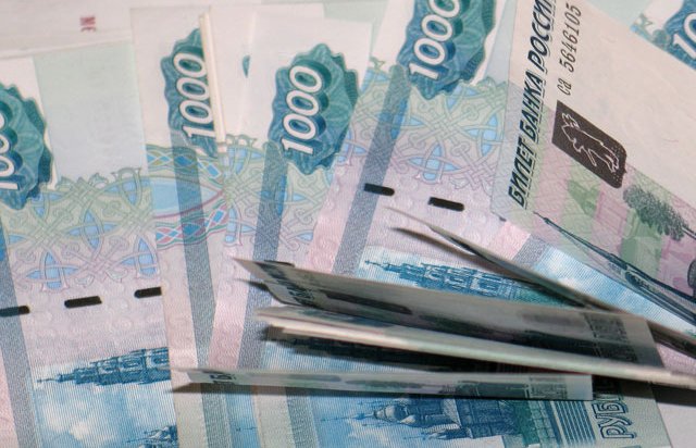 Национальная валюта стремительно теряет силу, эксперты предсказывают скорые 37 рублей за долла